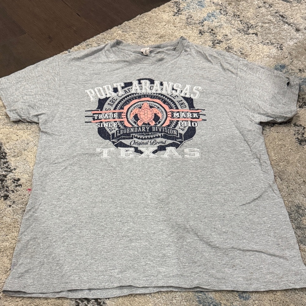 Delta Gray Port Aransas Graphic Tee Men’s Size M